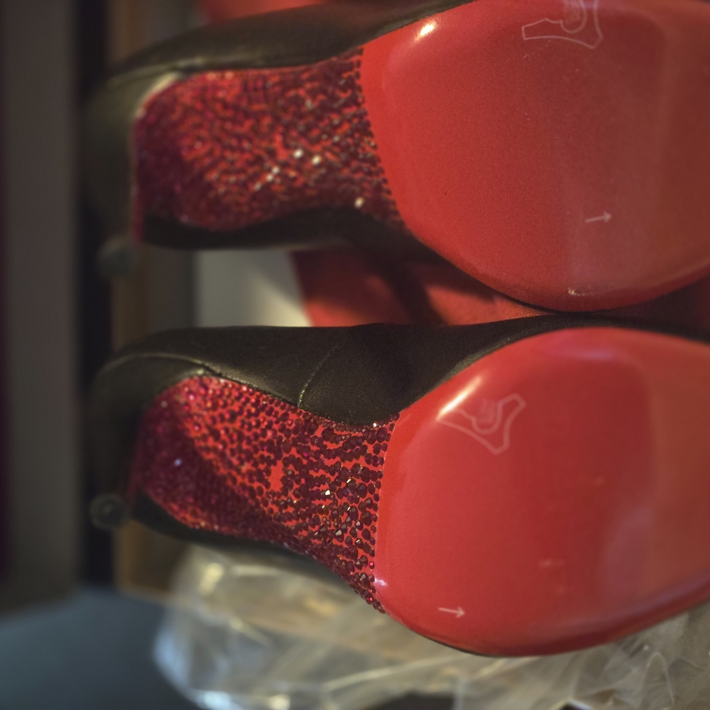 Red Bottom - Picture 2 of 5